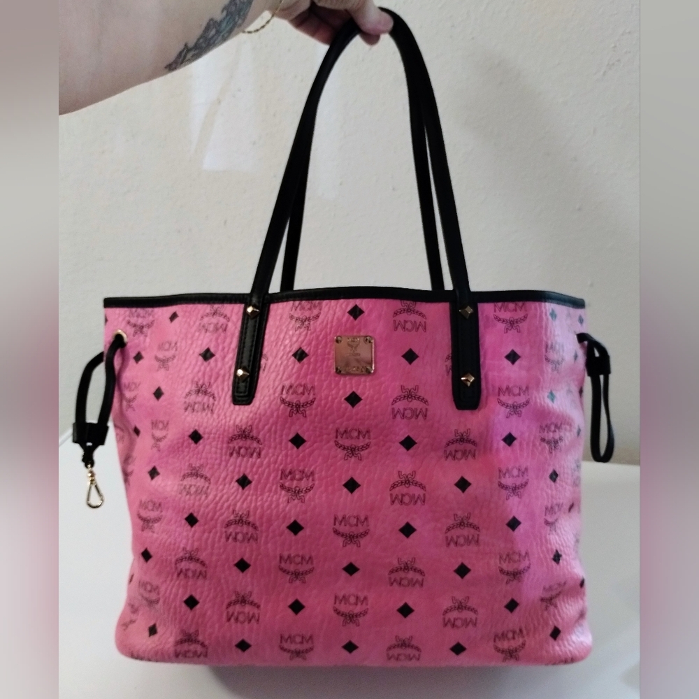 MCM Tote With MCM Pouch And MCM Wallet - Picture 2 of 12